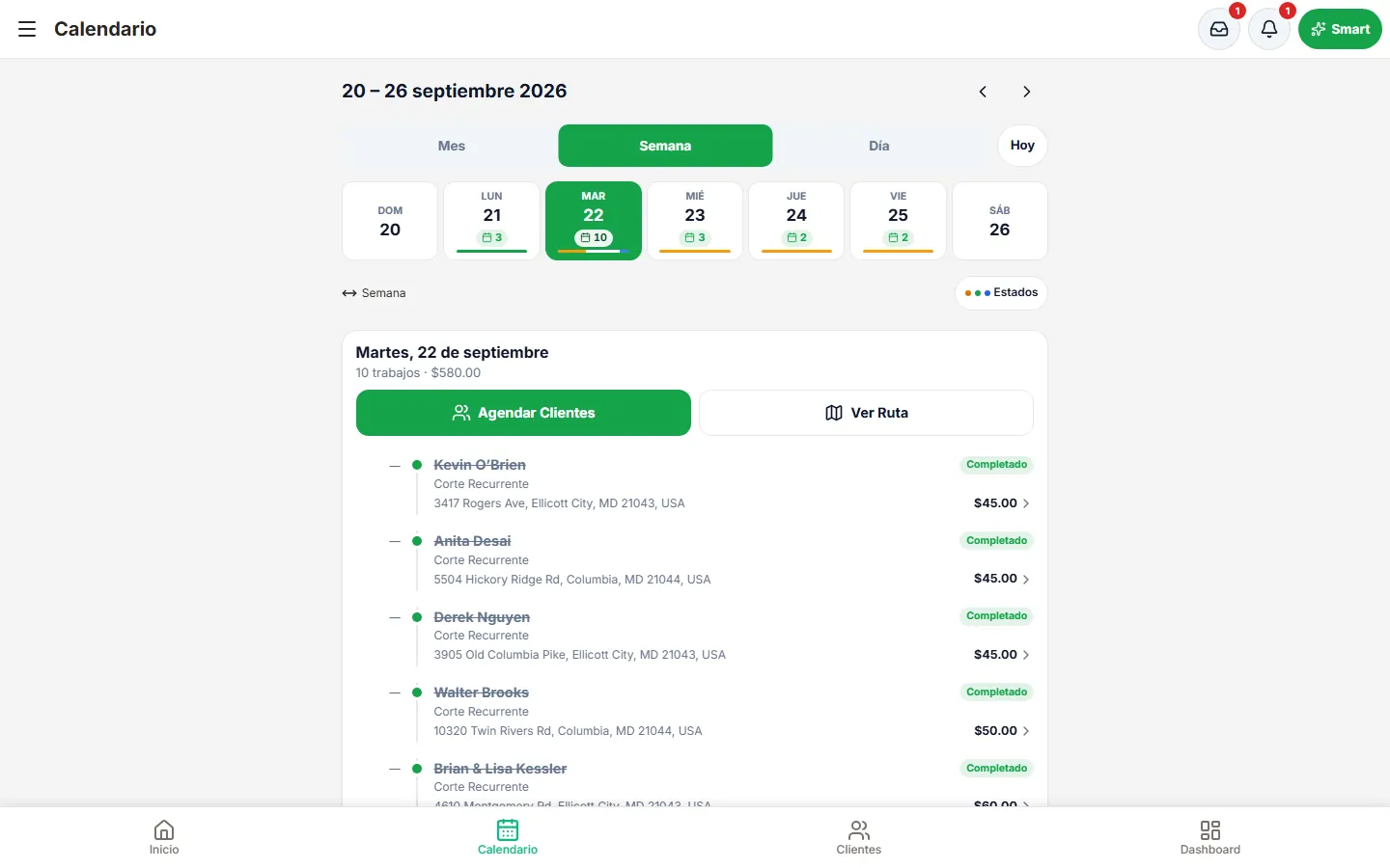 El calendario en la computadora: la semana con el conteo de trabajos por día y la lista del martes con su estado y monto