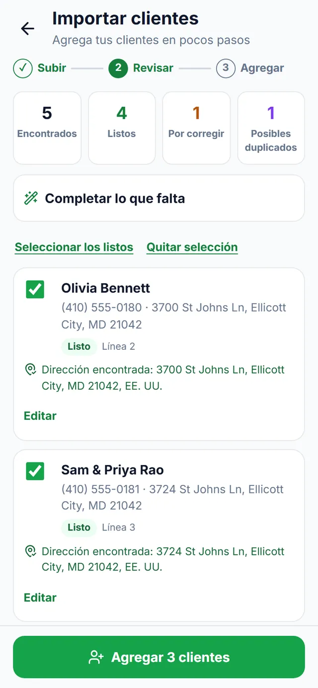 Importar clientes, paso 2 «Revisar»: 5 encontrados, 4 listos, 1 por corregir y 1 posible duplicado, con las filas listas marcadas y el botón «Agregar 3 clientes»